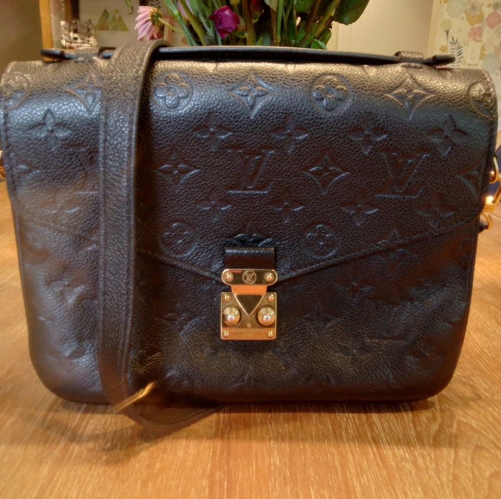Louis Vuitton Pochette Metis BLACK